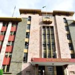 అక్రమ బోర్డులను అరికట్టేందుకు హోర్డింగ్లపై తప్పనిసరిగా క్యూఆర్ కోడ్లను అమలు చేయాలని పిఎంసి, ఉల్లంఘించిన వారిపై చర్యలు తీసుకుంటామని హెచ్చరించింది.