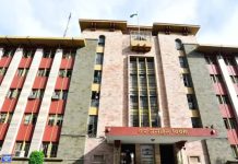 అక్రమ బోర్డులను అరికట్టేందుకు హోర్డింగ్లపై తప్పనిసరిగా క్యూఆర్ కోడ్లను అమలు చేయాలని పిఎంసి, ఉల్లంఘించిన వారిపై చర్యలు తీసుకుంటామని హెచ్చరించింది.