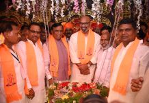 అంగరంగ వైభవంగా వాసవి మాత జయంతి వేడుకలు ఆభరణాలు సమర్పించిన అర్బన్ ఎమ్మెల్యే ధన్ పాల్ సూర్యనారాయణ గుప్తా.. కన్నులపండుగగా శోభాయాత్ర…