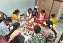 భక్తిశ్రద్ధలతో ఏనుగందుల కృష్ణ హరి రజనిత గారి నివాసంలో దైవ యజ్ఞం..