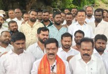 లింబాద్రి గుట్ట లక్ష్మీ నరసింహస్వామి సన్నిధిలో మాజీ మంత్రి, ఎమ్మెల్యే వేముల ప్రశాంత్ రెడ్డి ఆధ్వర్యంలో కాంగ్రెస్ ఇచ్చిన హామీలకు బాకీ కార్డులతో పూజలు…