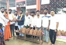 కొడిచర్లలో మట్టి గణపతుల పంపిణీ…