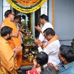 జెండా గుడిని దర్శించుకున్న అర్బన్ ఎమ్మెల్యే …
