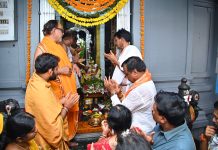 జెండా గుడిని దర్శించుకున్న అర్బన్ ఎమ్మెల్యే …